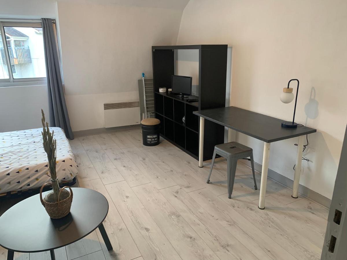 Joli Studio Avec Garage Prive Lägenhet Tarbes Exteriör bild